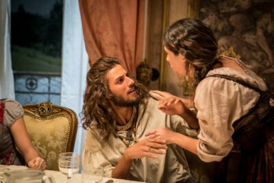 Joaquim (Chay Suede) e Elvira (Ingrid Guimarães) em cena de 'Novo Mundo'
(Foto: Globo/Raquel Cunha)