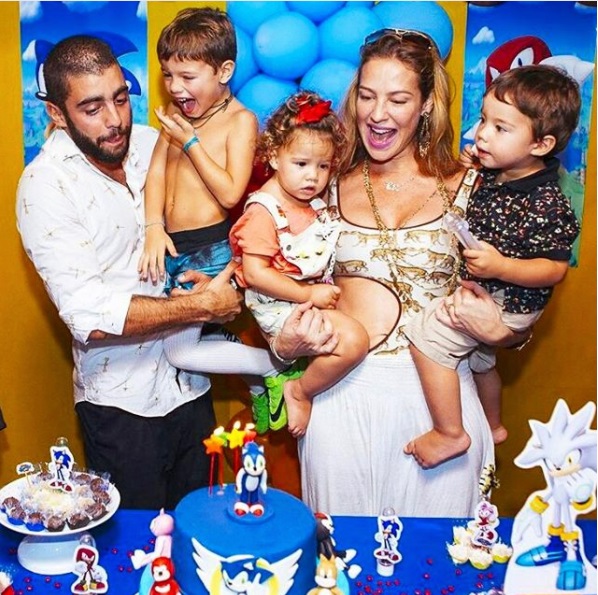 Luana Piovani e Pedro Scooby com seus filhos: Dom, Bem e Liz (Foto: Reprodução/Instagram)