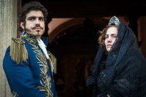 Pedro (Caio Castro) e Leopoldina (Letícia Colin) em cena de 'Novo Mundo' (Foto: Globo/Raquel Cunha)