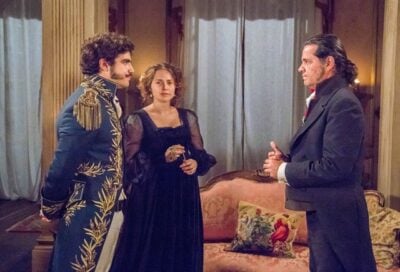 Pedro (Caio Castro), Leopoldina (Letícia Colin) e Bonifácio (Felipe Camargo) em 