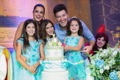 Rodrigo Faro e Vera Viel com as filhas Maria, Helena e Clara (Foto: Divulgação)