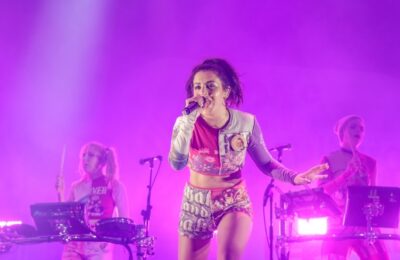 Charli XCX foi a headliner do festival (Foto: Camila Piccolo)