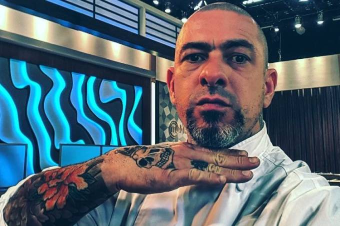 Henrique Fogaça no MasterChef; jurado enfrenta fase terrível com acidente e doença (Foto: Reprodução)