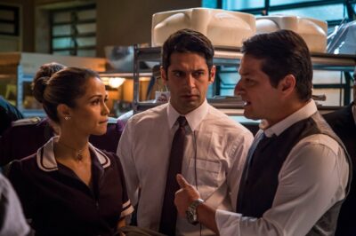 Sandra Helena (Nanda Costa), Agnaldo (João Baldasserini) e Malagueta (Marcelo Serrado)
(Foto: Globo/Paulo Belote)