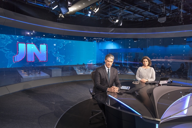 William Bonner e Renata Vasconcellos no novo estúdio do 'Jornal Nacional' globo