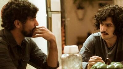 Renato (Renato Góes) e Gustavo (Gabriel Leone) em 