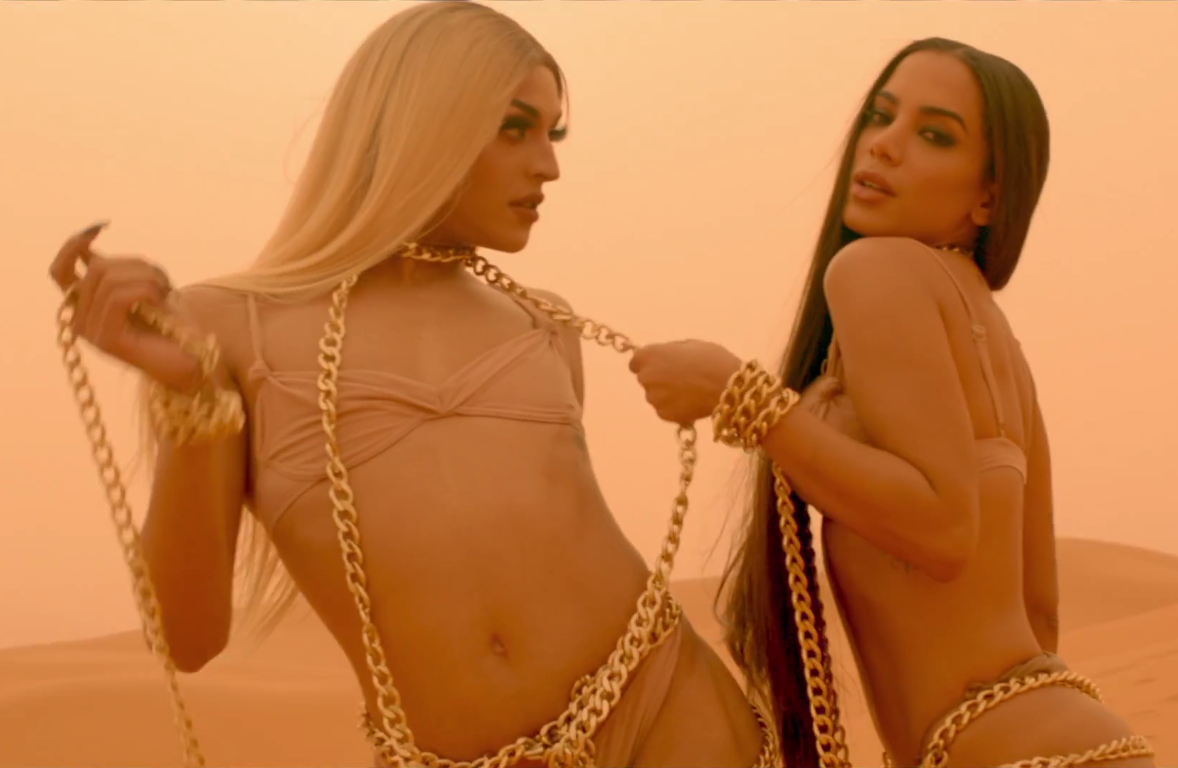 Pabllo Vittar e Anitta no clipe Sua Cara no Marrocos (Foto: Divulgação)