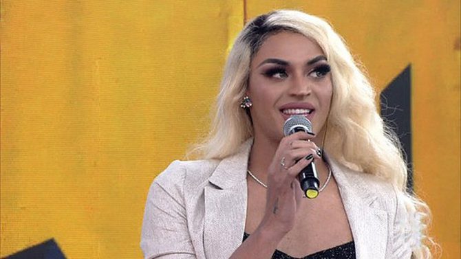 Repórter da Globo ironiza Pabllo Vittar nas redes sociais