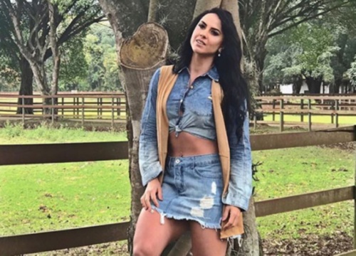 Graciele Lacerda é insegura com corpo (Foto: Reprodução)