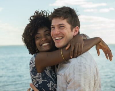 Erika Januza e Caio Paduan interpretam Bruno e Raquel (Foto: Divulgação/Globo)