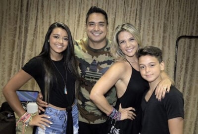 Carla Perez, Xanddy e os filhos (Foto: Reprodução)