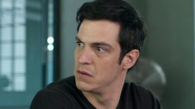 Mateus Solano quando interpretou Eric na novela da Globo Pega Pega (Foto: Reprodução/Globo)