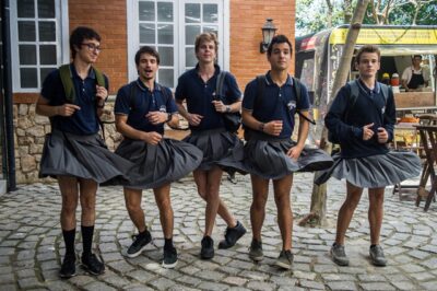 Juca, Felipe, MB, Guto e Jota em cena de 