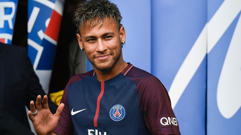 Novo visual de Neymar chama atenção e divide opiniões na web