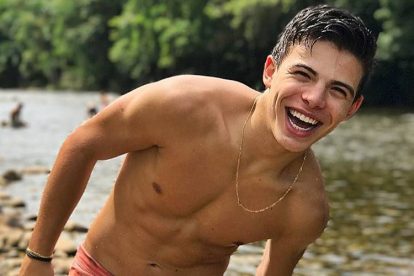 Thomaz Costa Posta S Rie De Fotos De Sunga Branca E Criticado