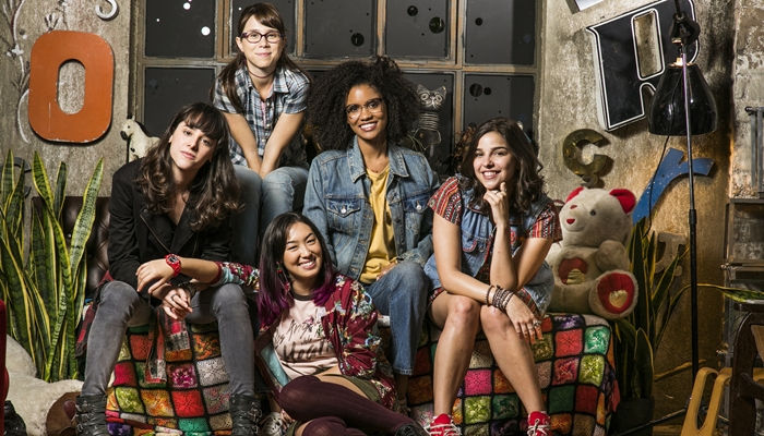 Lica (Manoela Aliperti), Benê (Daphne Bozaski), Tina (Ana Hikari), Ellen (Heslaine Vieira) e Keyla (Gabriela Medvedovski) (Foto: Globo/Sergio Zalis)