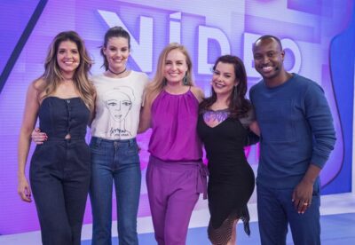 Mariana Santos, Camila Queiroz, Angélica, Fernanda Souza e Thiaguinho na volta do Vídeo Game
(Foto: Globo/Victor Pollak)