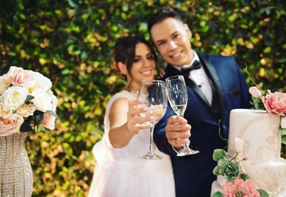 Tiago Barnabé ao lado da esposa, Adriane Domingues em seu casamento (Foto: Reprodução/Instagram)