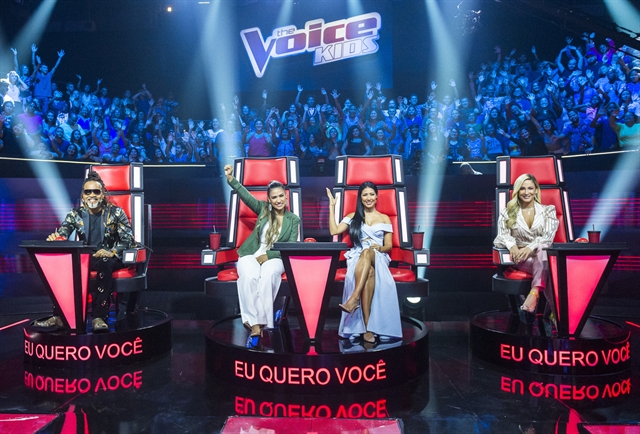 Carlinhos Brown, Simone & Simaria e Claudia Leitte em gravação do The Voice Kids (Foto: Globo/João Miguel Júnior)