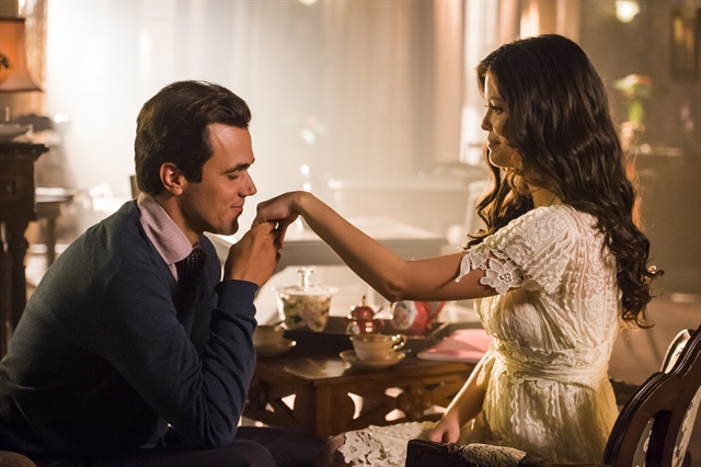 Vicente (Bruno Ferrari) e Maria Vitória (Vitória Strada) em cena de Tempo de Amar (Foto: Globo/Paulo Belote)