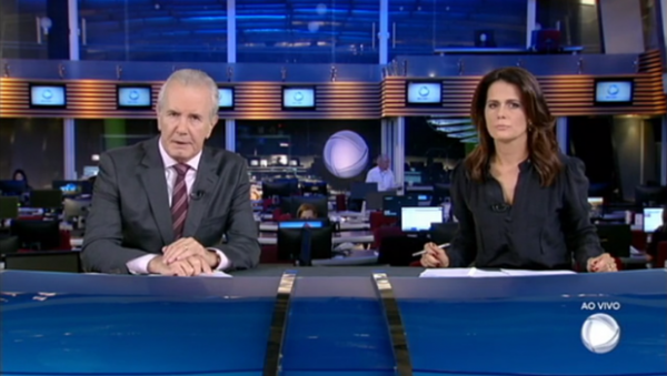 Adriana Araújo comemora 12 anos a frente do Jornal da Record