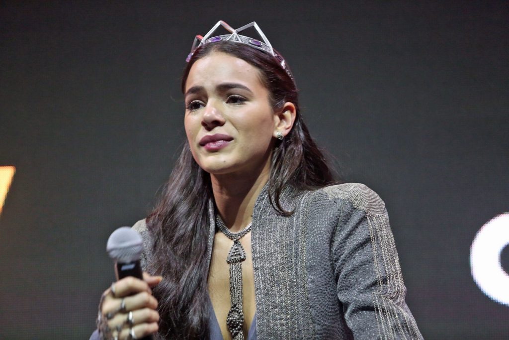 Bruna na coletiva de Deus Salve o Rei (Foto: Divulgação)