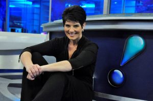 Mariana Godoy da RedeTV! grava talk show com atriz global