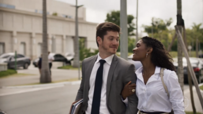 Bruno ( Caio Paduan ) e Raquel (Erika Januza) em cena de O Outro Lado do Paraíso
(Foto: Reprodução/Globo)