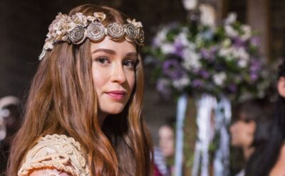 Amália (Marina Ruy Barbosa)  em Deus Salve o Rei. (Foto: TV Globo)