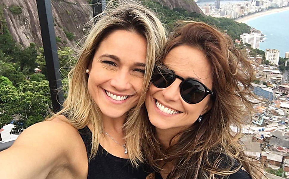 Fernanda Gentil com a esposa, a jornalista Priscila Montandon (Foto: Reprodução)