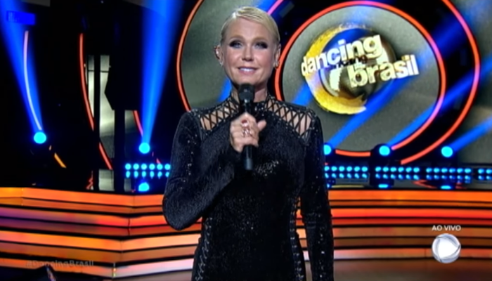 Xuxa no comando do Dancing Brasil 3 (Foto: Reprodução/Record)