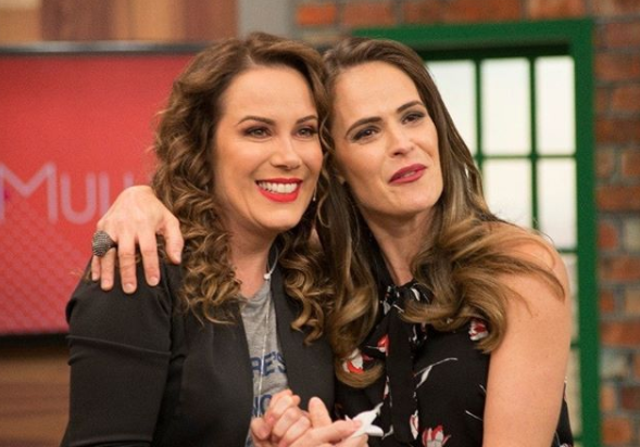 As apresentadoras Regina Volpato e Regiane Tápias. (Foto: Divulgação/TV Gazeta)