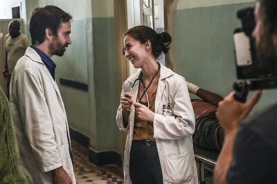 Julio Andrade (Evandro) e Marjorie Estiano (Carolina) na segunda temporada de Sob Pressão
(Foto: Globo/Mauricio Fidalgo)