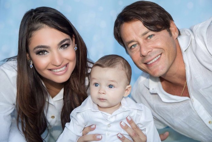 Theo Becker com a família (Foto: Divulgação)