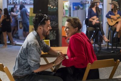 Getúlio (Arlindo Lopes) e Isadora (Ana Beatriz Nogueira) em cena de Malhação: Vidas Brasileiras
(Foto: Globo/Marília Cabral)