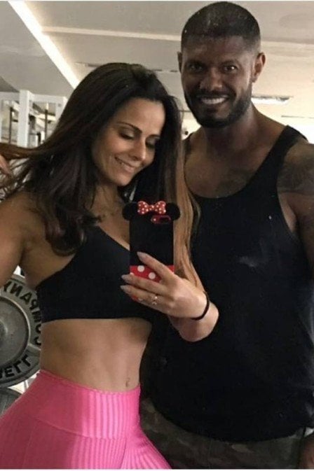 Viviane Araújo e o personal trainer, Douglas Mariano (Foto: Reprodução)