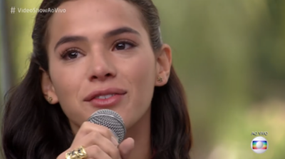 Bruna Marquezine chora em programa de TV. (Foto: Reprodução)