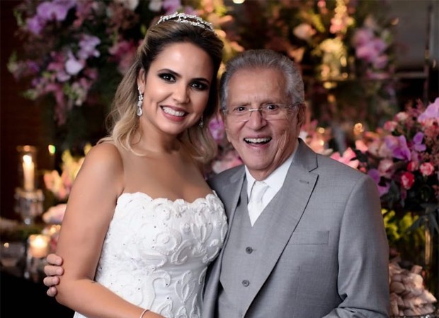 Renata Domingues e Carlos Alberto de Nóbrega (Foto: Reprodução / Instagram)