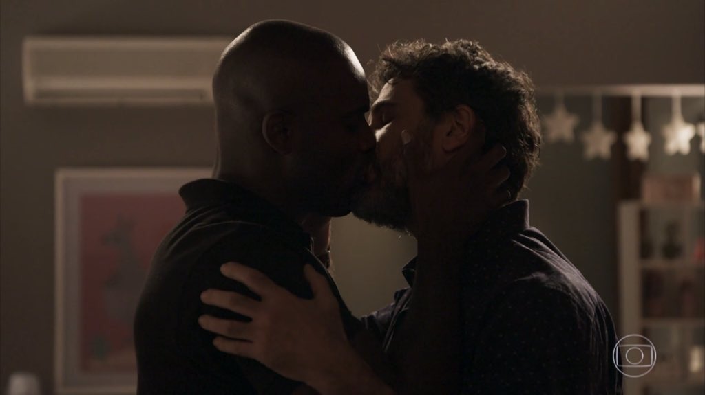 O Outro Lado do Paraíso exibe beijo gay entre Cido e Samuel, emociona e é o...