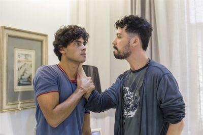 Érico (Gabriel Fuentes) e Getúlio (Arlindo Lopes) em Malhação
(Foto: Globo/Marília Cabral)