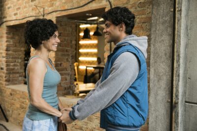 Violeta (Ana Paula Bouzas) e Érico (Gabriel Fuentes) em cena de Malhação: Vidas Brasileiras
(Foto: Globo/João Miguel Júnior)