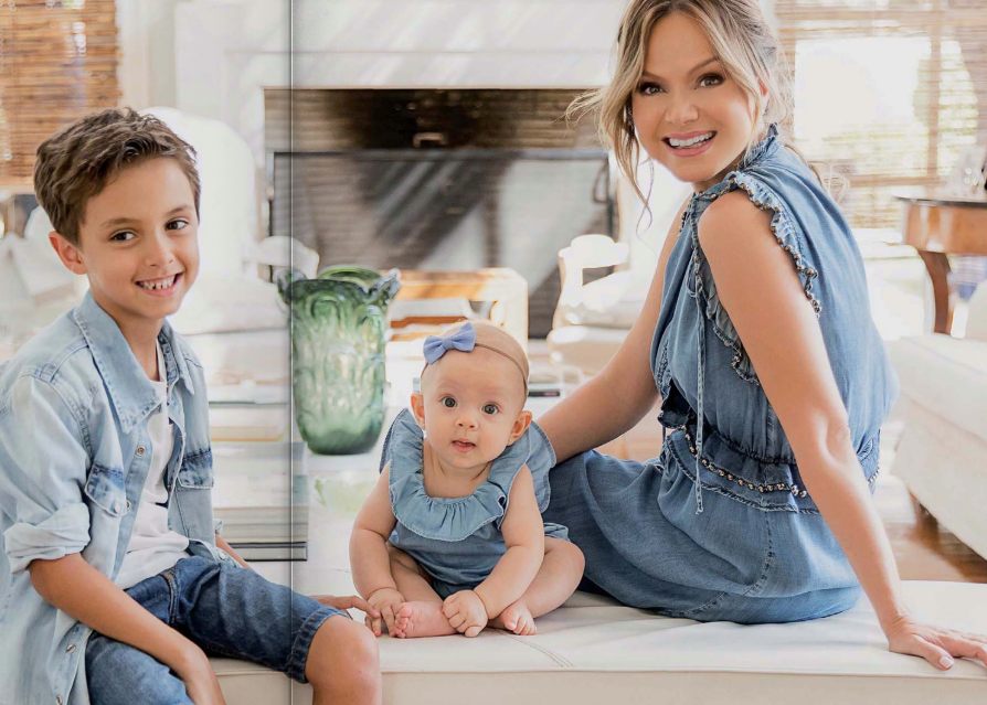 Arthur, Manuela e a apresentadora Eliana (Foto: Reprodução - Revista Caras)