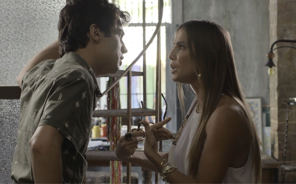 Karola e Valentim em cena de Segundo Sol (Foto: Reprodução)