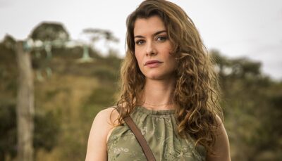 Alinne Moraes como a vilã Isabel em Espelho da Vida
(Foto: João Miguel Junior/Globo)