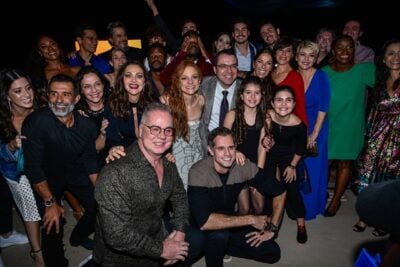 Autor, diretor e elenco na festa de lançamento de O Tempo Não Para
(Foto: Globo/Rafael Campos)