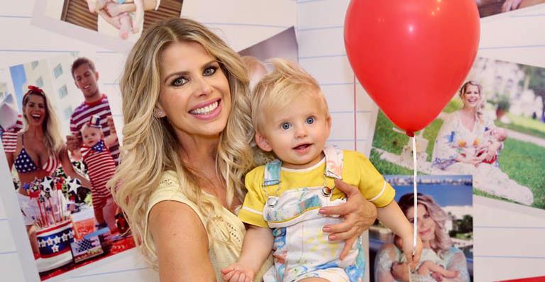 Karina Bacchi e o filho (Foto: Divulgação)