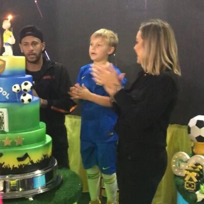 Neymar e Carol Dantas cantam parabéns com Davi Lucca (Foto: Reprodução Instagram)