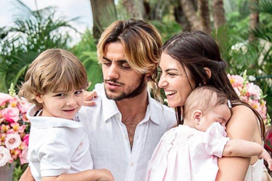 Felipe Simas e a família (Foto: Divulgação)