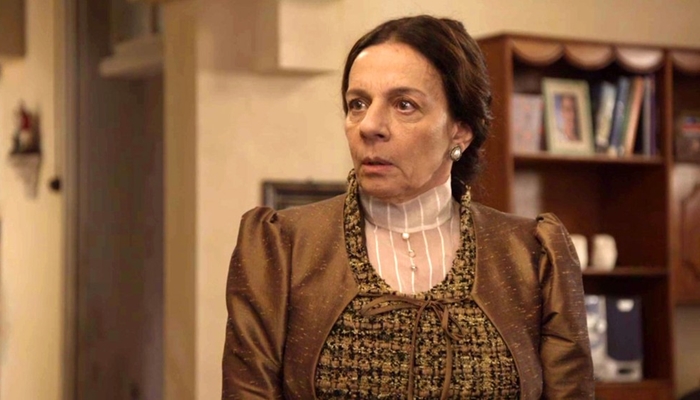 Dona Agustina (Rosi Campos) em cena de O Tempo Não Para (Foto: Divulgação/Globo)