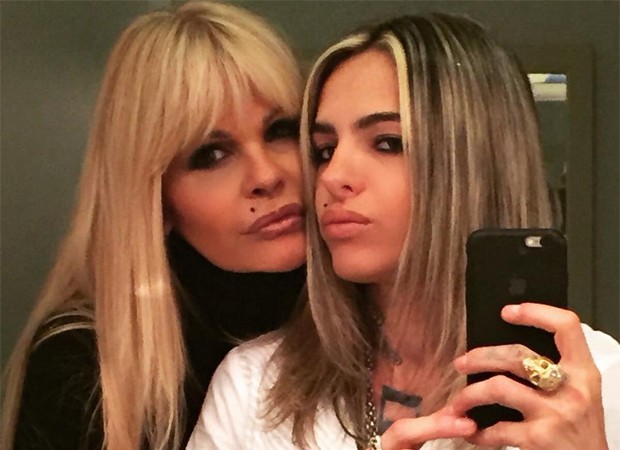 Monique Evans e Cacá Werneck são namoradas e sofrem constantemente com o preconceito (Foto: Reprodução/Instagram)